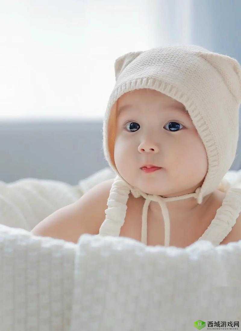 可爱宝宝萌翻众人，这些瞬间你绝对不想错过